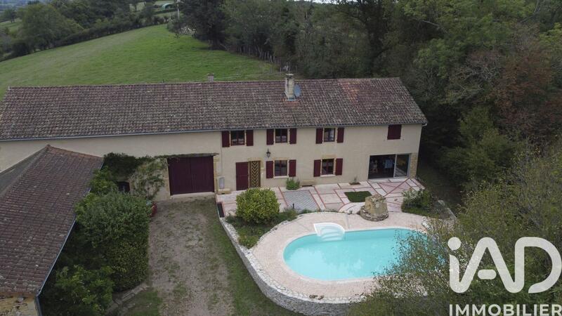 Maison - 241 m² - 9 pièces