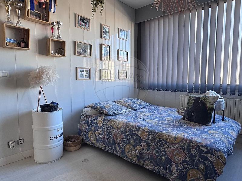 Local commercial - 1 241 m² - 6 pièces