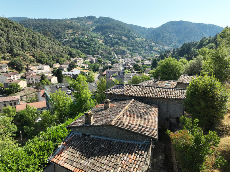 Maison - 205 m² - 11 pièces