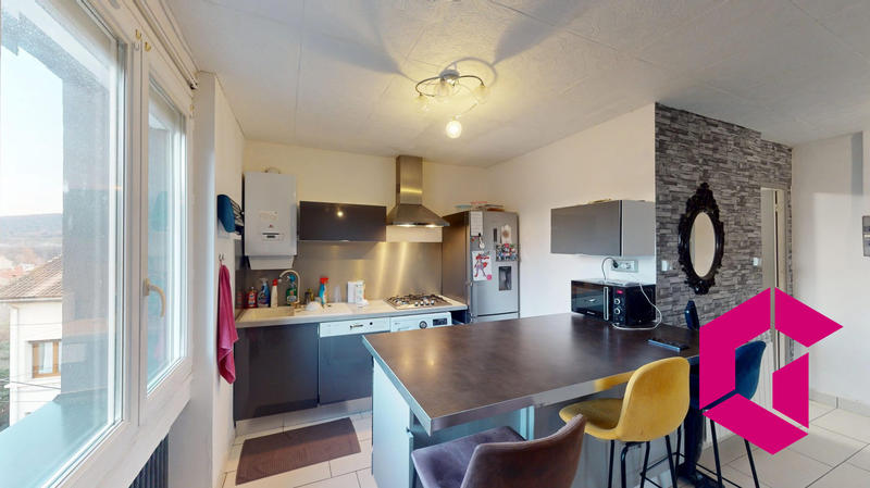 Maison - 221 m² - 8 pièces