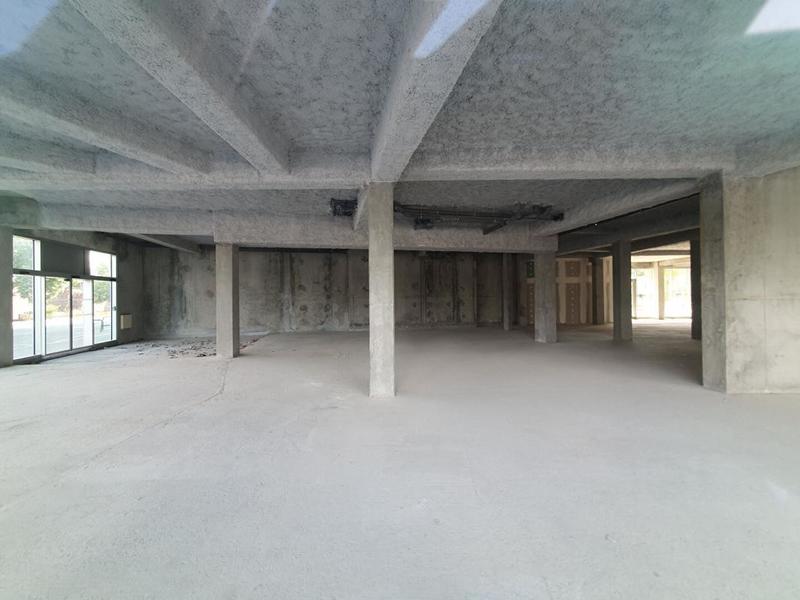 Local commercial - 855 m²