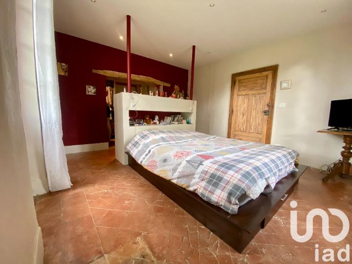 Maison - 250 m² - 6 pièces