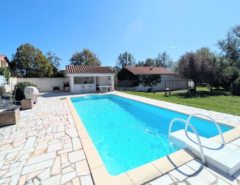 Maison - 92 m² - 5 pièces