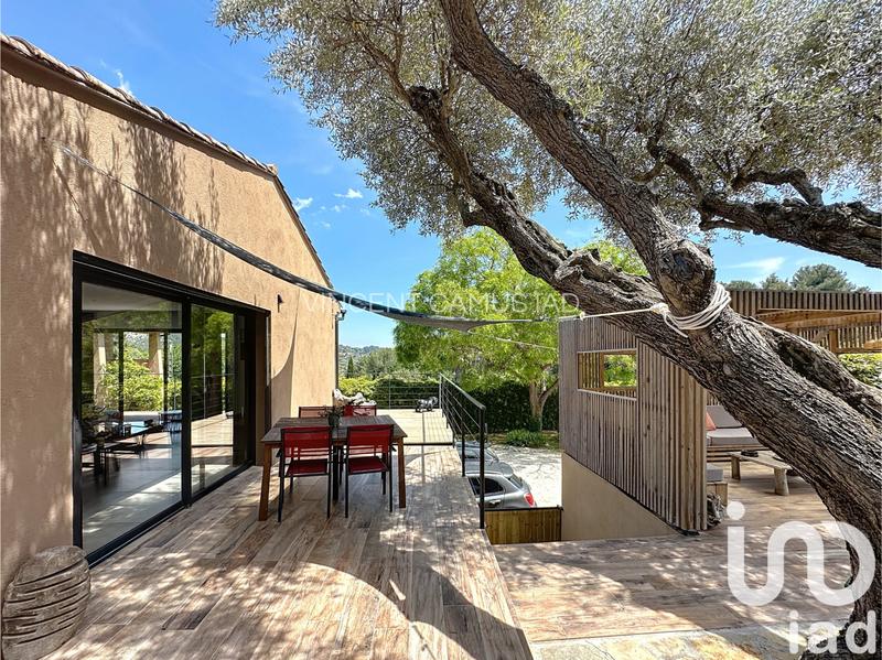 Maison - 221 m² - 7 pièces