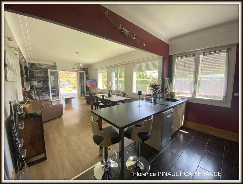 Maison - 233 m² - 9 pièces