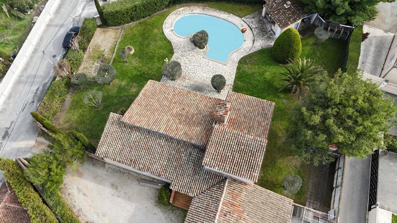 Maison - 256 m² - 6 pièces