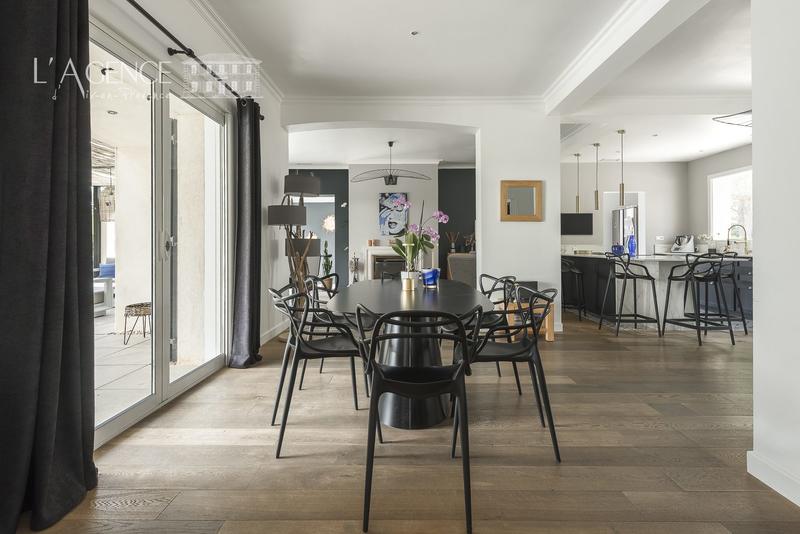 Maison - 270 m² - 6 pièces