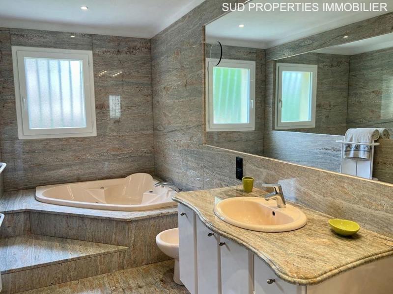 Villa - 297 m² - 7 pièces