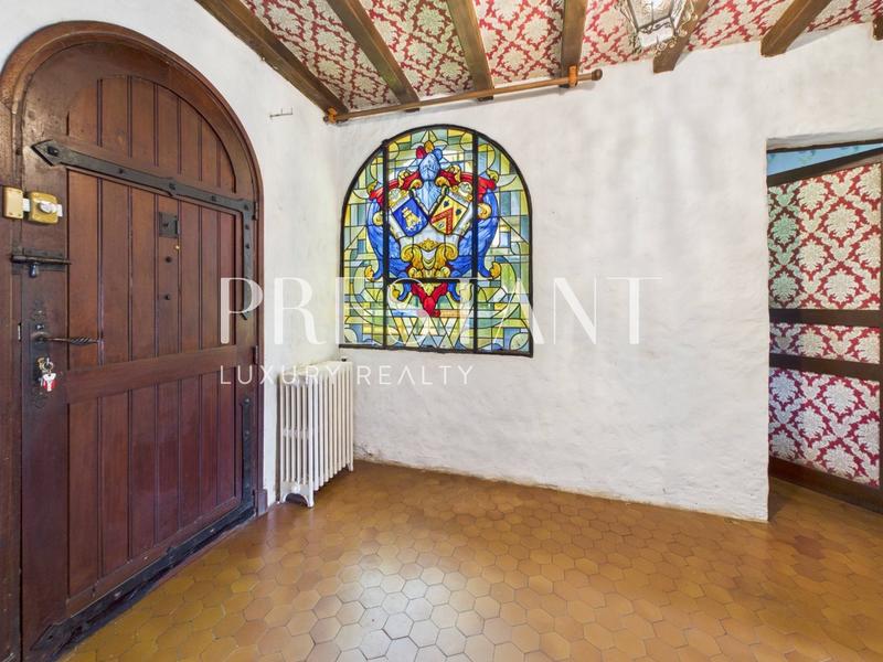 Maison - 256 m² - 12 pièces