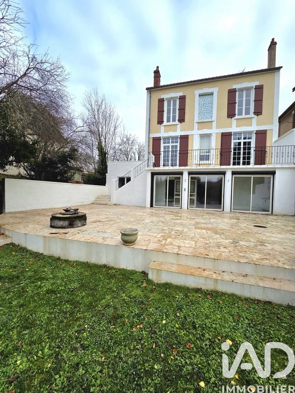 Maison - 225 m² - 6 pièces