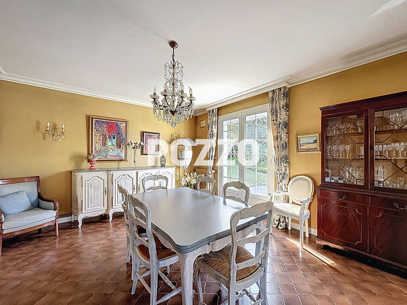 Maison - 180 m² - 7 pièces