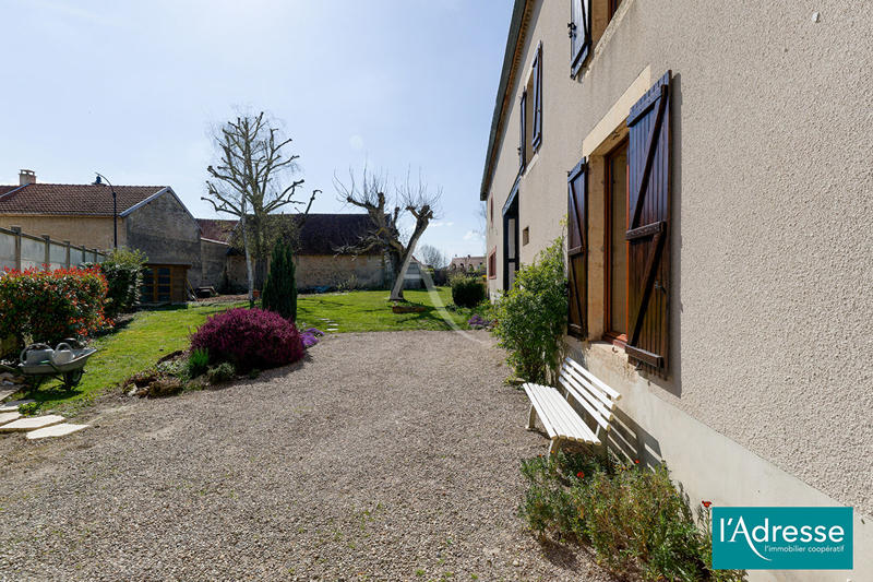 Maison - 324 m² - 8 pièces
