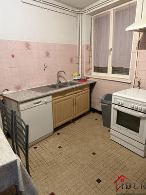 Maison - 185 m² - 18 pièces