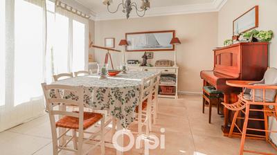 Propriété - 305 m² - 8 pièces