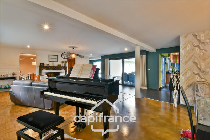 Maison - 428 m² - 11 pièces