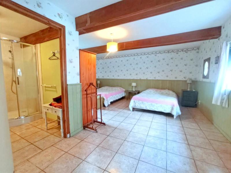 Maison - 223 m² - 9 pièces