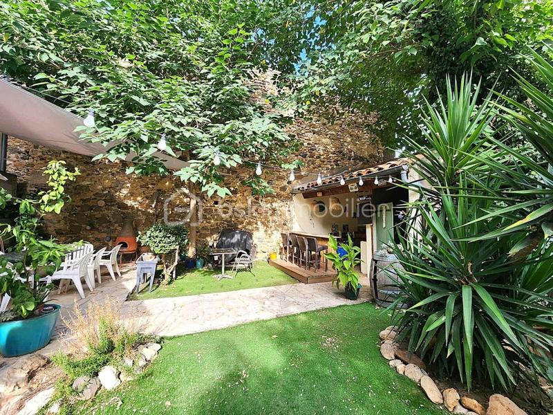 Maison - 246 m² - 10 pièces