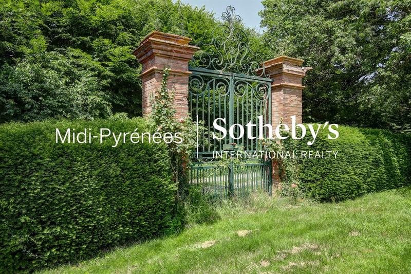 Maison de maîtres - 484 m² - 17 pièces