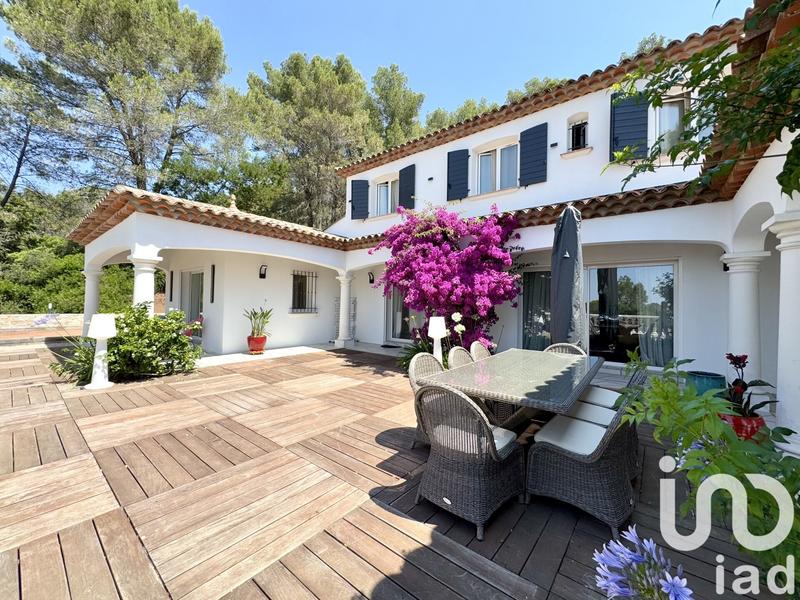 Maison - 225 m² - 7 pièces