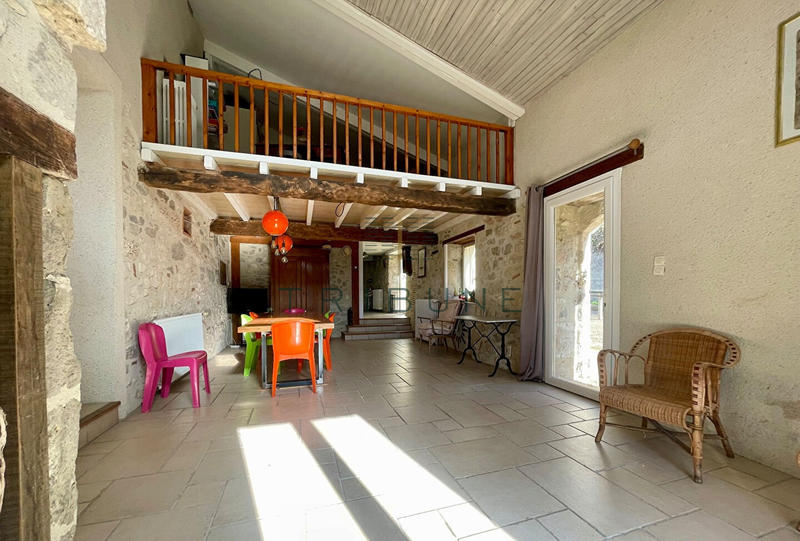 Maison - 220 m² - 8 pièces