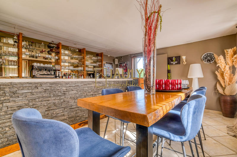 Local commercial - 487 m² - 15 pièces