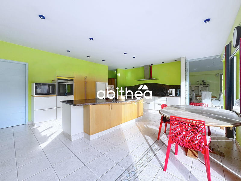 Propriété - 451 m² - 12 pièces
