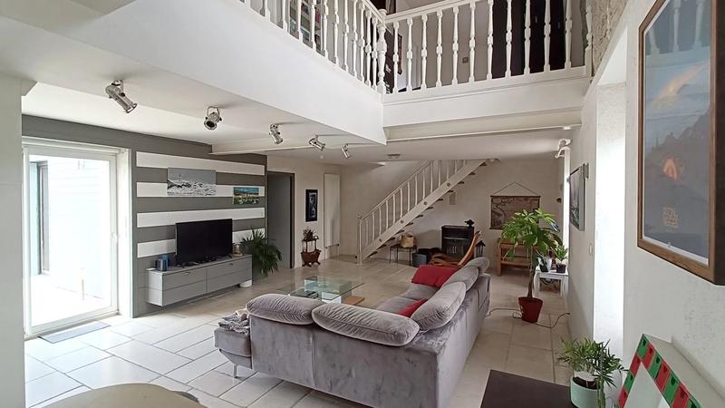 Maison en pierre - 200 m² - 6 pièces