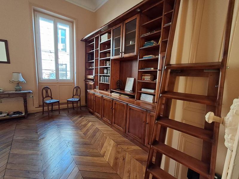 Appartement - 169 m² - 6 pièces