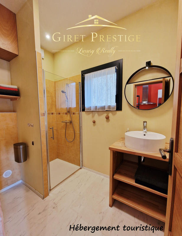 Propriété - 260 m² - 16 pièces