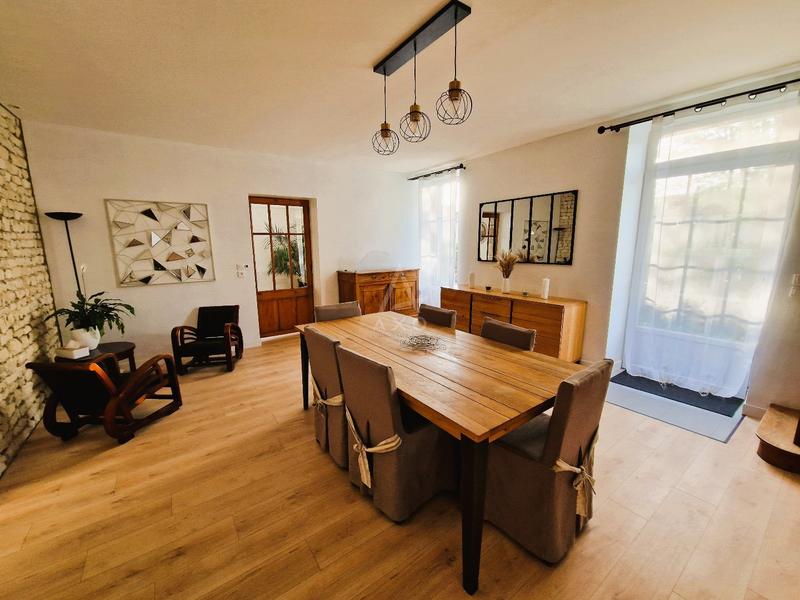 Maison - 220 m² - 9 pièces