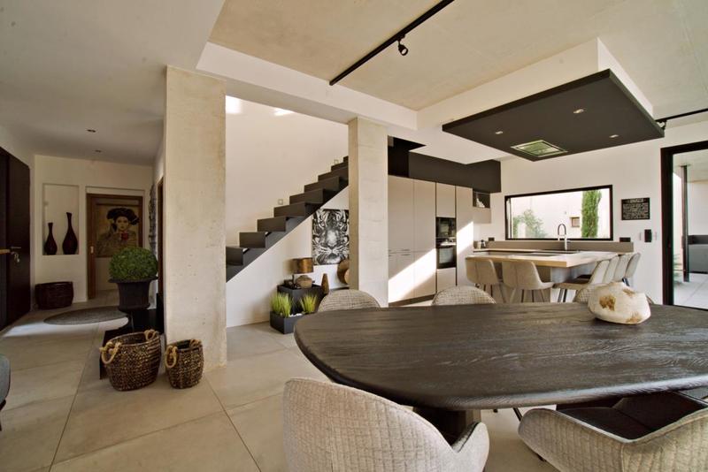 Maison - 250 m² - 7 pièces