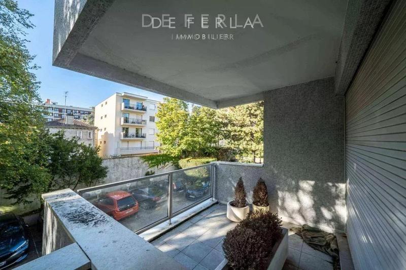 Appartement - 210 m² - 8 pièces
