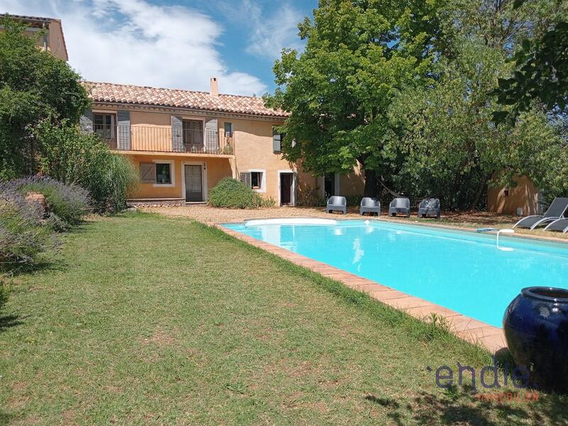 Maison - 180 m² - 7 pièces