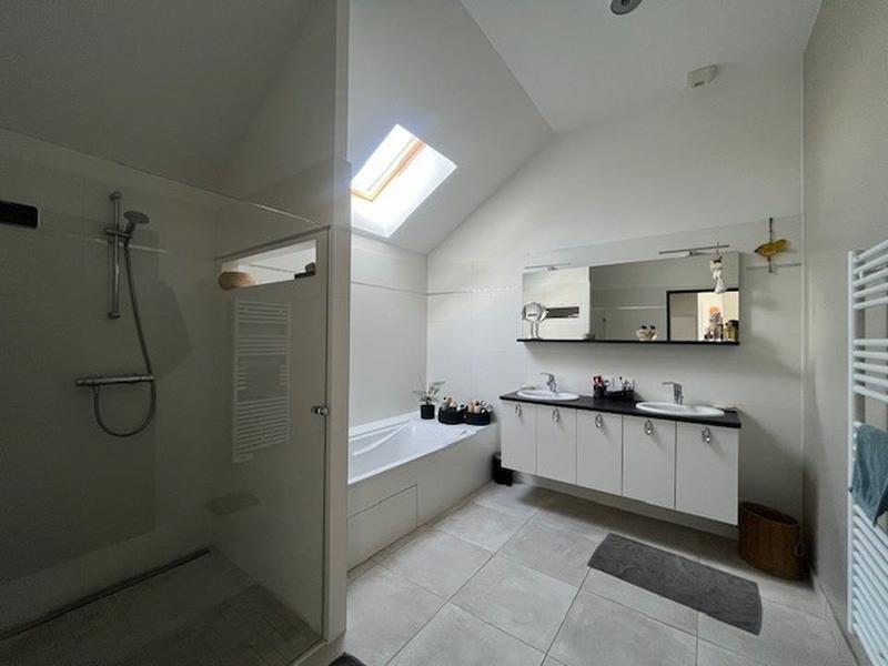 Maison - 254 m² - 9 pièces