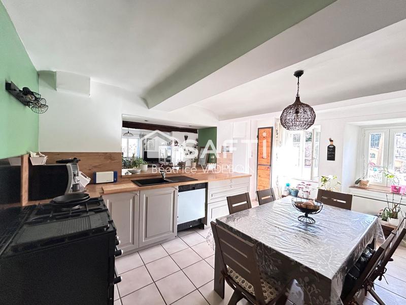 Maison - 200 m² - 5 pièces