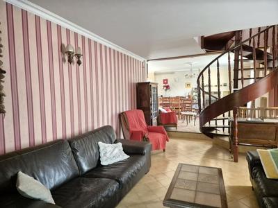 Maison - 176 m² - 7 pièces