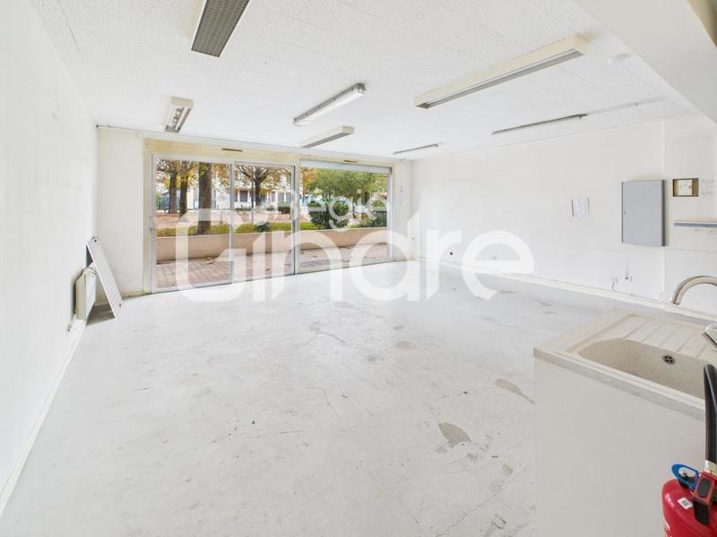 Bureau - 163 m² - 1 pièce