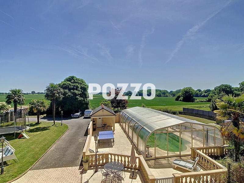 Maison - 408 m² - 18 pièces