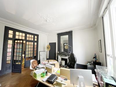 Maison - 241 m² - 8 pièces