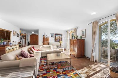 Maison - 240 m² - 6 pièces