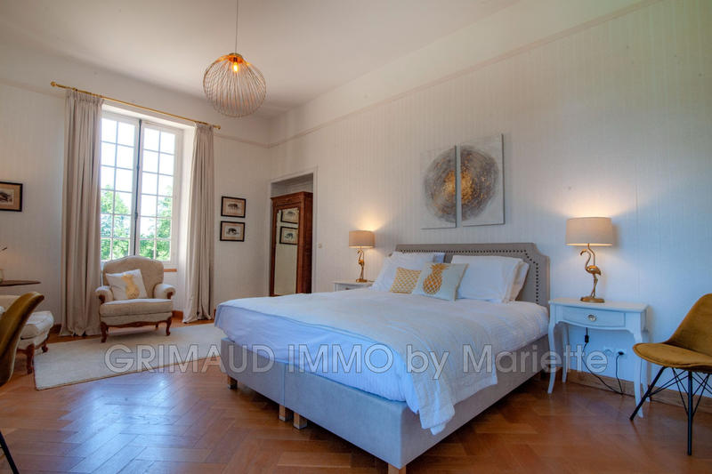 Maison - 740 m² - 17 pièces