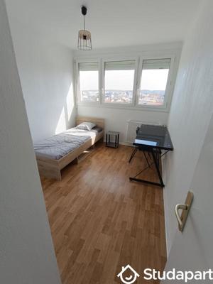 Chambre - 11 m² - 1 pièce