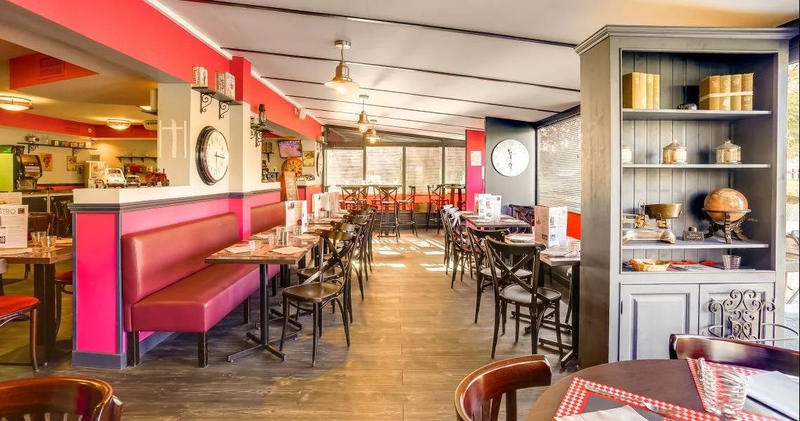 Fonds de commerce - 827 m²