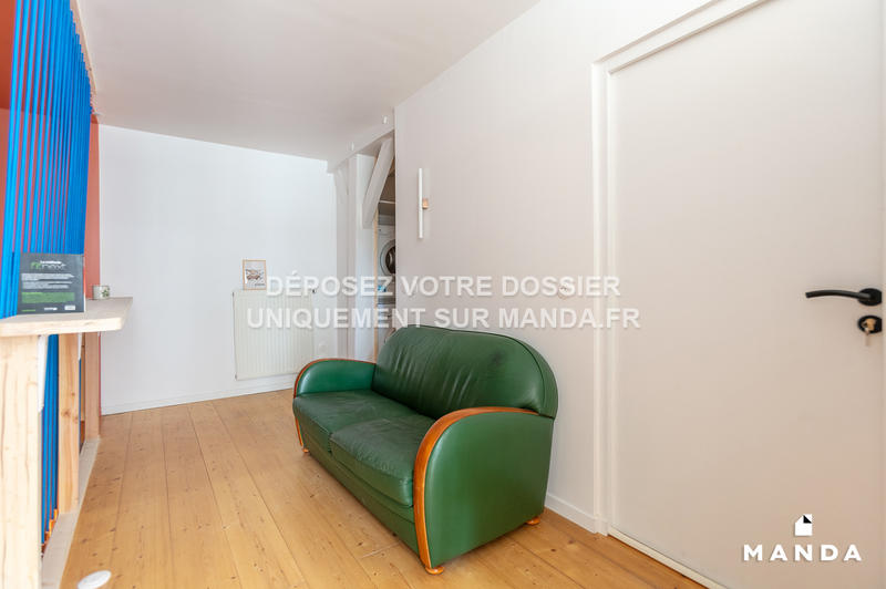 Chambre - 11 m² - 12 pièces