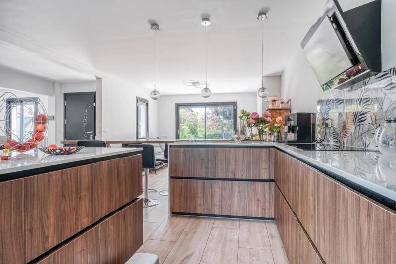 Maison - 210 m² - 8 pièces