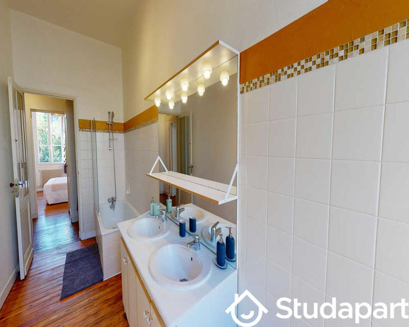 Chambre - 230 m² - 1 pièce