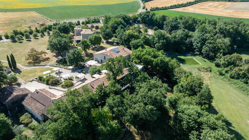 Maison de domaine - 1 000 m² - 22 pièces