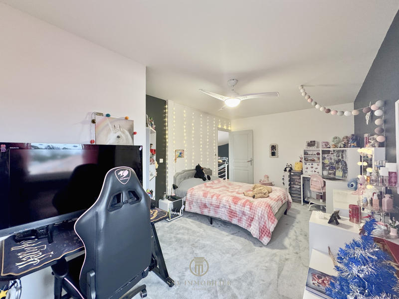 Maison - 239 m² - 9 pièces