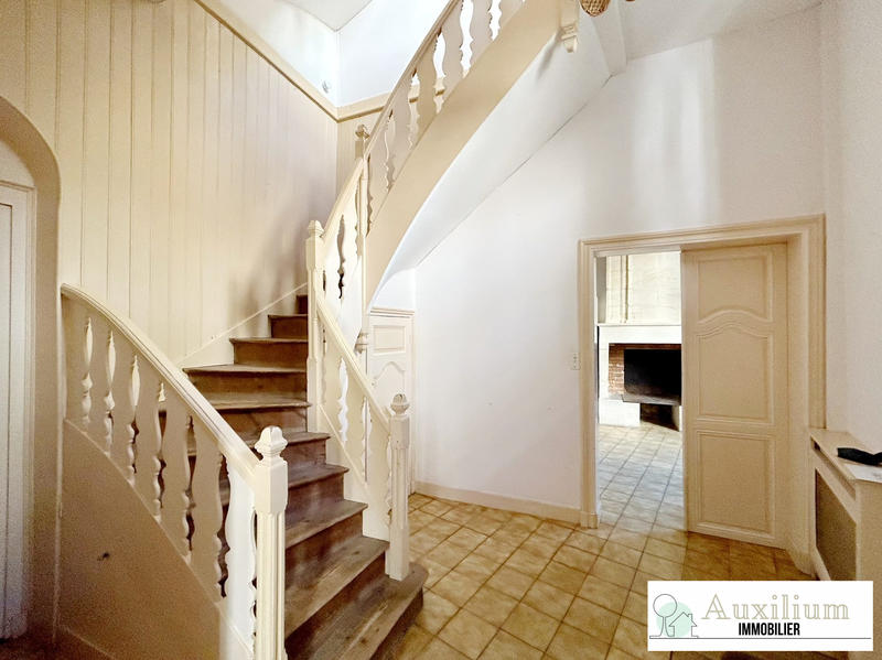 Maison - 223 m² - 7 pièces