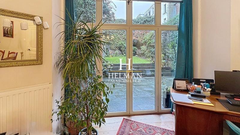 Maison - 258 m² - 7 pièces